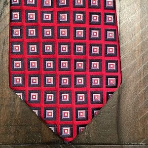 Men’s Tommy Hilfiger silk tie.